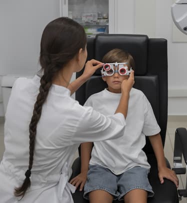 Patiente en examen de la vue